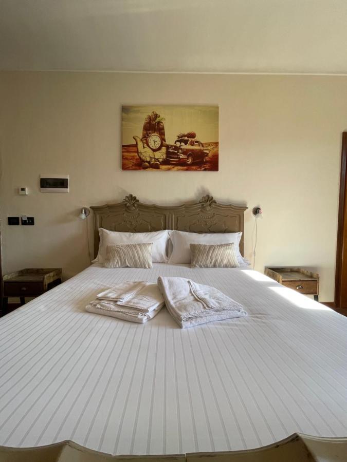Al Laghetto La Morra Bed & Breakfast Exterior photo