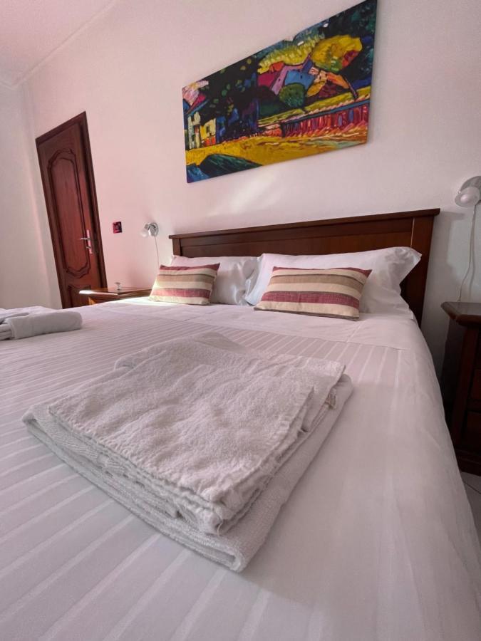 Al Laghetto La Morra Bed & Breakfast Exterior photo